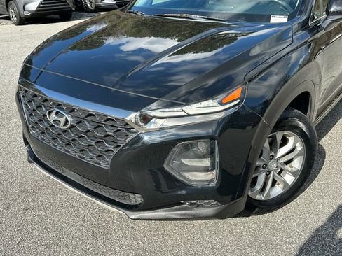 Used 2019 Hyundai Santa Fe SE image 9