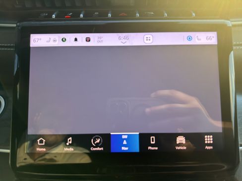 Used 2025 Jeep Grand Cherokee Limited w/ Luxury Tech Group II image 27