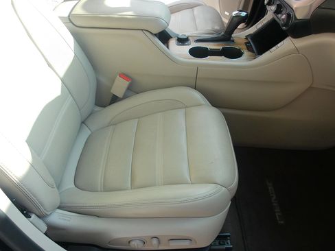 Used 2019 GMC Acadia Denali w/ Technology Package FWD image 47