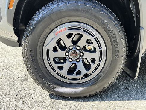 Used 2025 Nissan Frontier PRO-4X w/ Pro Convenience Package image 8