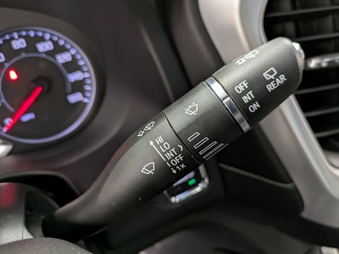 Used 2023 GMC Acadia SLT w/ Elevation Edition image 19