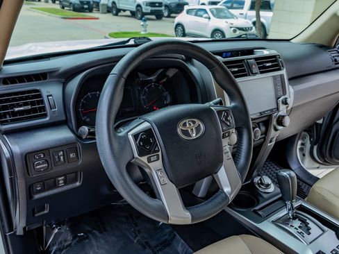 Used 2021 Toyota 4Runner SR5 Premium w/ Moonroof Package AWD/4WD image 17