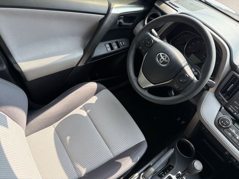 Used 2015 Toyota RAV4 XLE FWD image 9