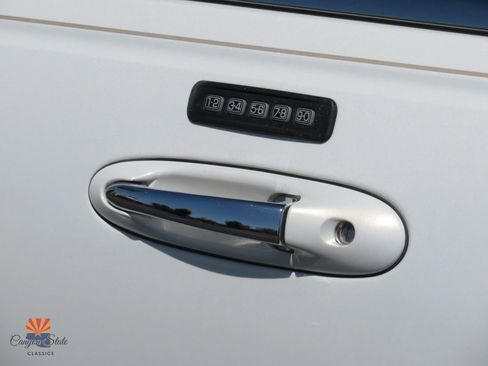 Used 2003 Lincoln Town Car Executive image 26