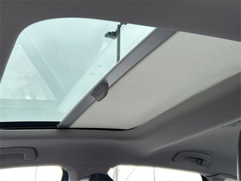 Certified 2025 Volkswagen Jetta SEL image 21