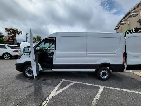 Used 2025 Ford Transit 250 148 Medium Roof RWD image 21