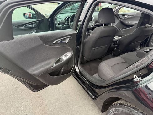 Used 2020 Chevrolet Malibu LT image 32