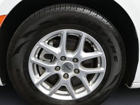 Used 2022 Chrysler Voyager LX FWD image 20