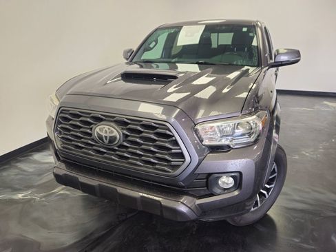 Used 2020 Toyota Tacoma TRD Sport AWD/4WD image 3