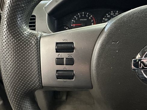 Used 2010 Nissan Xterra Off-Road AWD/4WD image 27