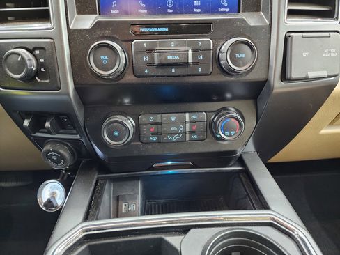 Used 2020 Ford F350 XLT w/ XLT Premium Package image 17