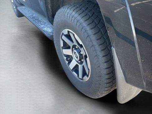 Used 2018 Toyota 4Runner SR5 AWD/4WD image 13