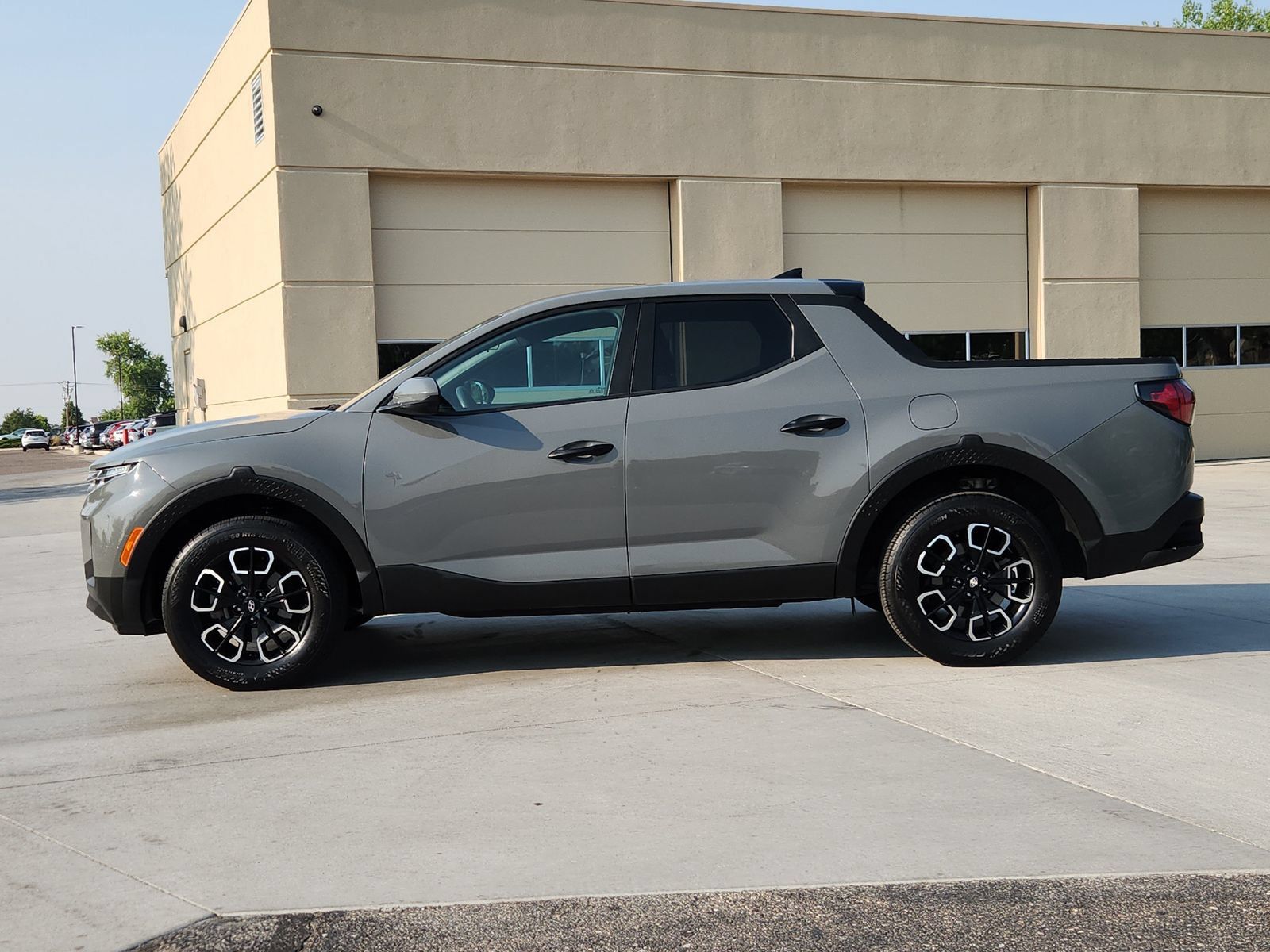 Used 2024 Hyundai Santa Cruz SE AWD/4WD image 2