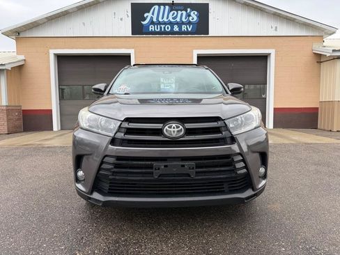 Used 2017 Toyota Highlander SE AWD/4WD image 2