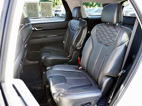 Certified 2022 Hyundai Palisade Limited w/ Cargo Package FWD image 18