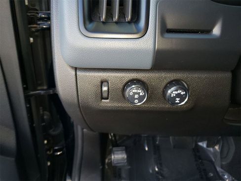 Used 2022 Chevrolet Colorado Z71 w/ Safety Package image 24