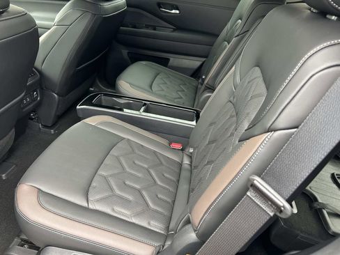 New 2026 Nissan Pathfinder Platinum AWD/4WD image 19