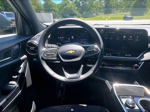 Used 2026 Chevrolet Equinox LT FWD image 5