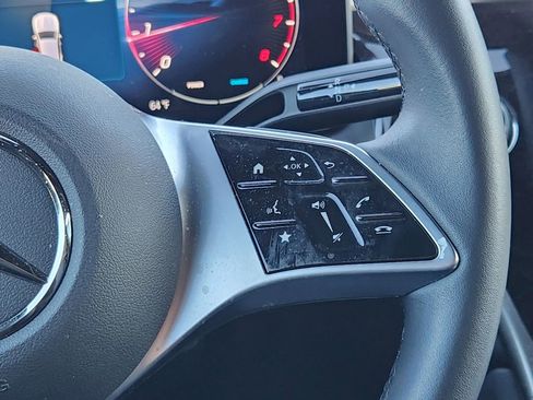 Used 2025 Mercedes-Benz GLC 300 GLC 300 image 27