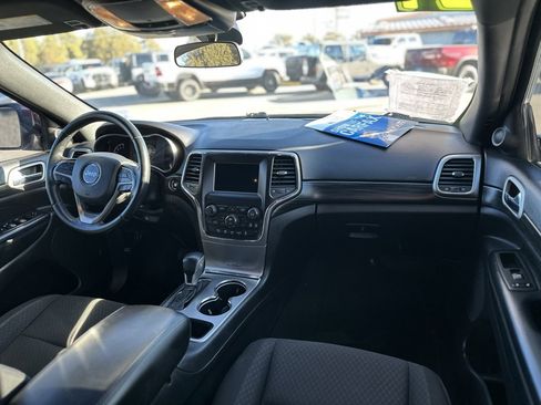 Used 2021 Jeep Grand Cherokee Laredo image 16