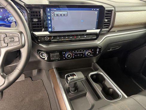 Used 2024 Chevrolet Silverado 1500 High Country w/ Midnight Edition AWD/4WD image 28