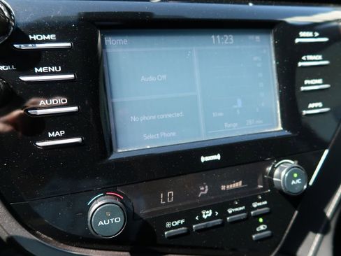 Used 2020 Toyota Camry SE image 14