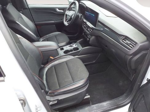 Certified 2025 Ford Escape ST-Line w/ Tech Pack #1 AWD/4WD image 9