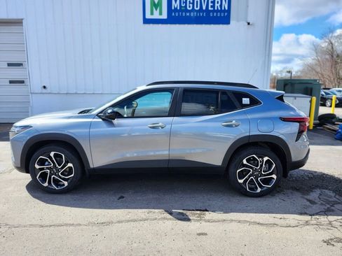 New 2026 Chevrolet Trax RS w/ Sunroof Package image 2