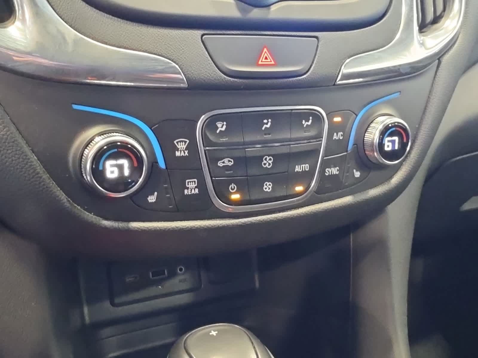 Used 2020 Chevrolet Equinox LT w/ Driver Convenience Package FWD image 35