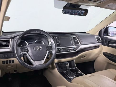 Used 2019 Toyota Highlander XLE image 20