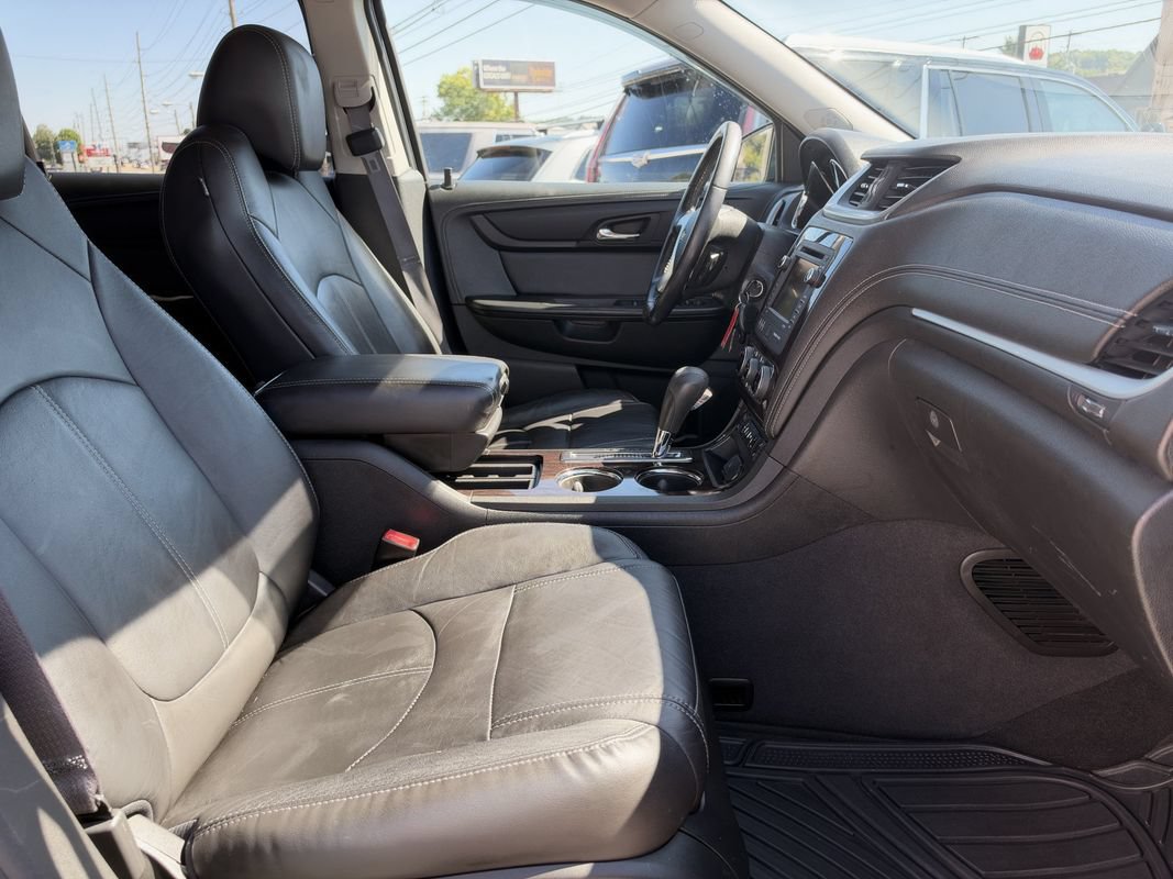 Used 2015 Chevrolet Traverse LT FWD image 18