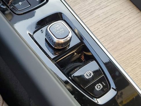 New 2026 Volvo XC60 B5 Plus w/ Protection Package Premier image 19