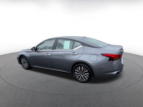 Used 2024 Nissan Altima 2.5 SV FWD image 10