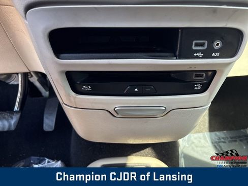 Used 2018 Chrysler Pacifica Touring-L Plus w/ Tire & Wheel Group image 33