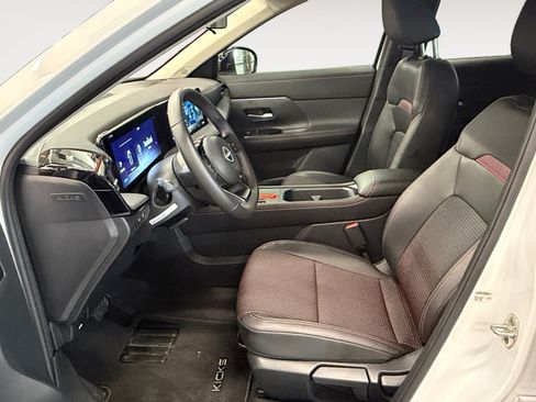 Used 2026 Nissan Kicks SR FWD image 22