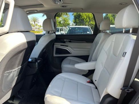 Used 2024 Kia Telluride S w/ S Sunroof Package image 7