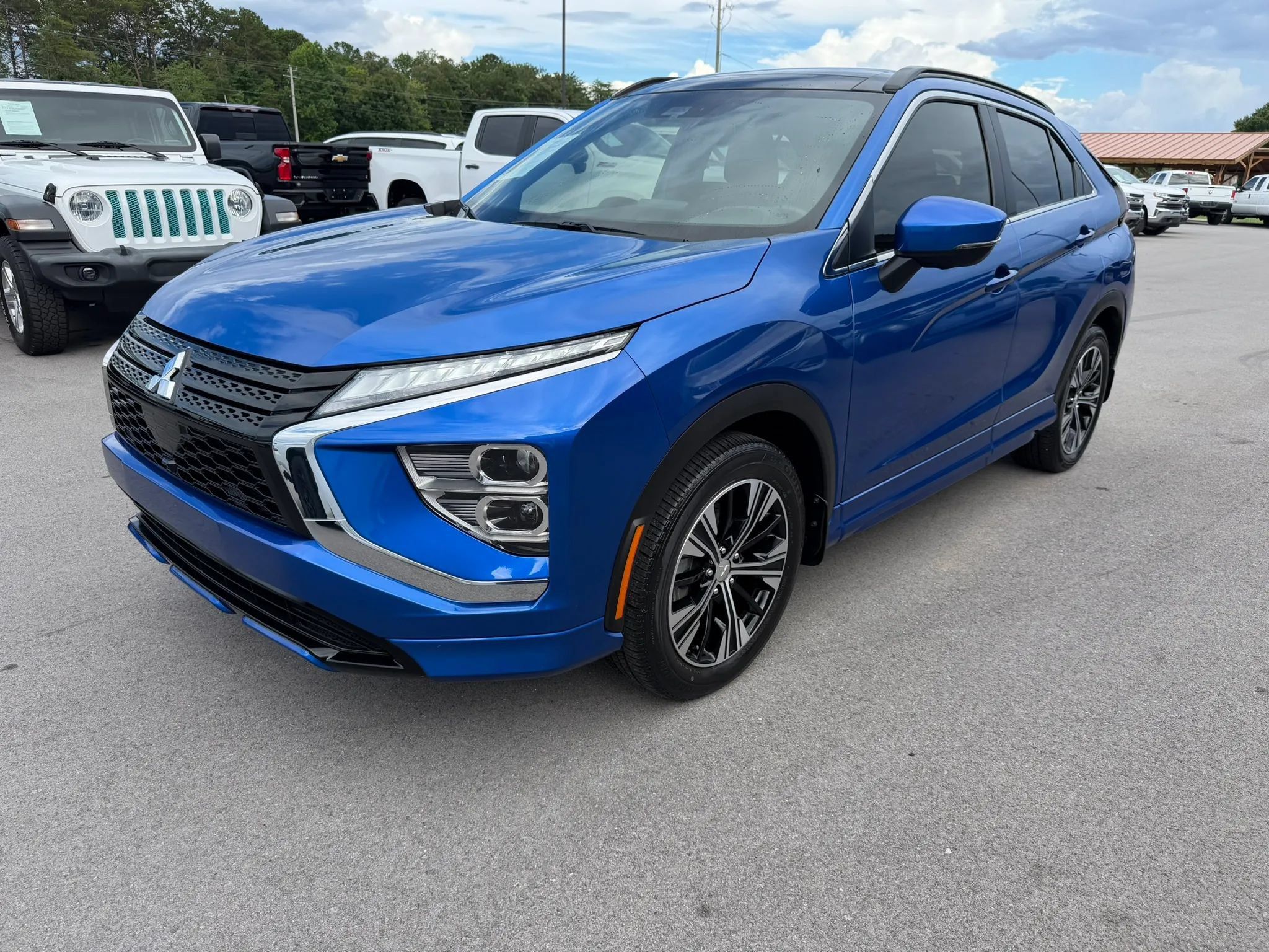 Used 2022 Mitsubishi Eclipse Cross SE FWD image 2
