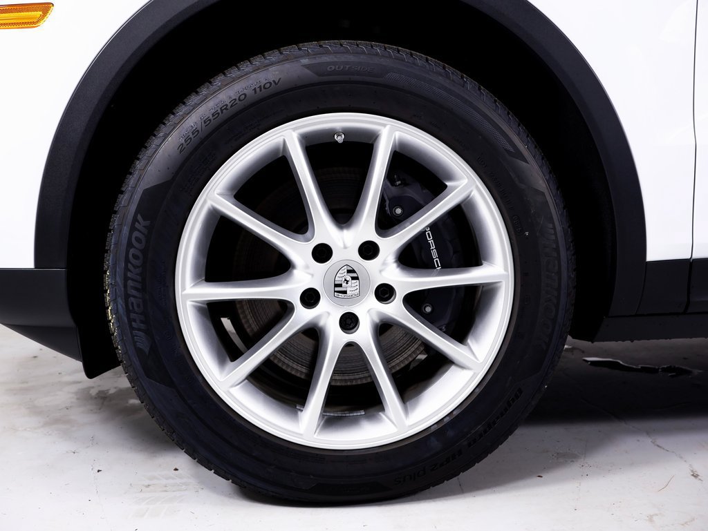 Certified 2025 Porsche Cayenne AWD/4WD image 22