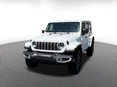 Used 2025 Jeep Wrangler Unlimited Sahara AWD/4WD image 6