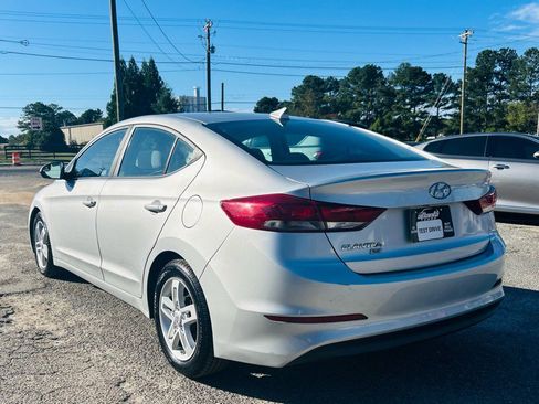 Used 2017 Hyundai Elantra SE image 4