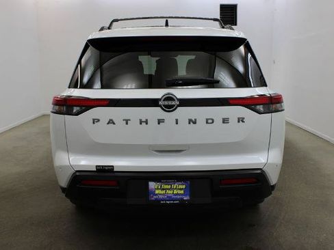 Certified 2026 Nissan Pathfinder SV FWD image 4