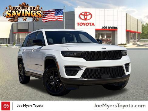 Used 2025 Jeep Grand Cherokee Altitude image 1