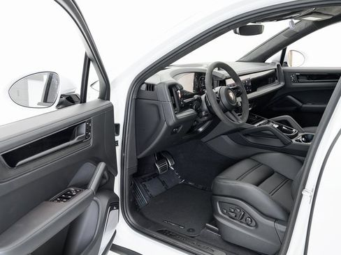 New 2025 Porsche Cayenne GTS image 6