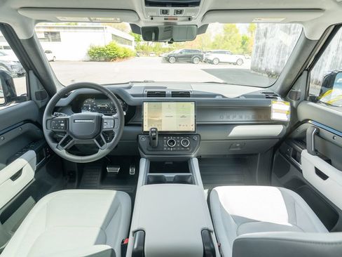 New 2026 Land Rover Defender 110 V8 AWD/4WD image 17