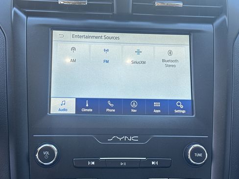 Used 2020 Ford Fusion SE w/ Equipment Group 151A image 7