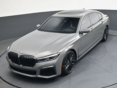 Used 2022 BMW 750i xDrive w/ Executive Package image 31