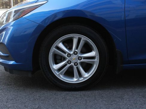 Used 2018 Chevrolet Cruze LT w/ Convenience Package image 11