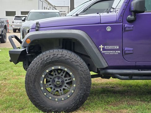 Used 2017 Jeep Wrangler Unlimited Sport w/ Quick Order Package 24S AWD/4WD image 8