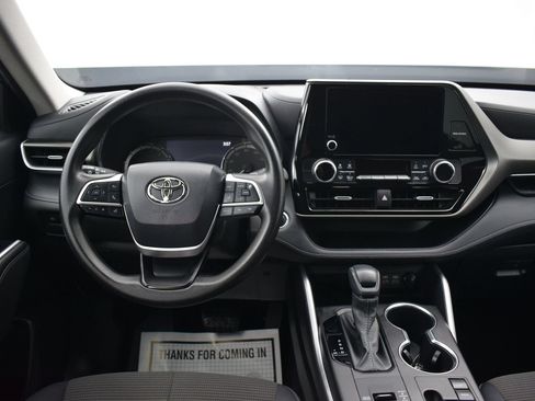 Used 2023 Toyota Highlander L FWD image 16