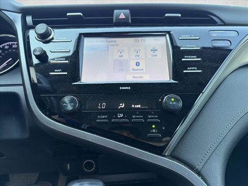 Used 2020 Toyota Camry SE FWD image 18